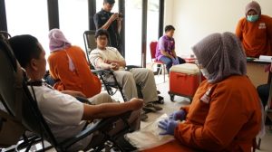 Aksi Donor Darah Vokasi UNAIR Terapkan Skrining Medis Ketat demi Keamanan Pendonor