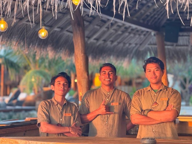 Dari Ruang Kuliah ke Tepi Ombak Rote: Perjalanan Elfreda di Dunia Hospitality